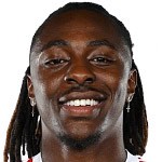  埃泽欧冠首球惊艳全场，那记世界波值得反复回味。 体育新闻