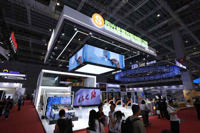  面对市场波动焦虑吗？解析创维如何通过AI与能源布局化解增长瓶颈 情感心理