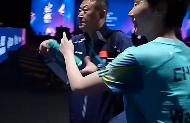  【技术解析】王曼昱晋级之路：削球消耗战中的体能困局与战术应对 体育新闻 【技术解析】王曼昱晋级之路：削球消耗战中的体能困局与战术应对 体育新闻