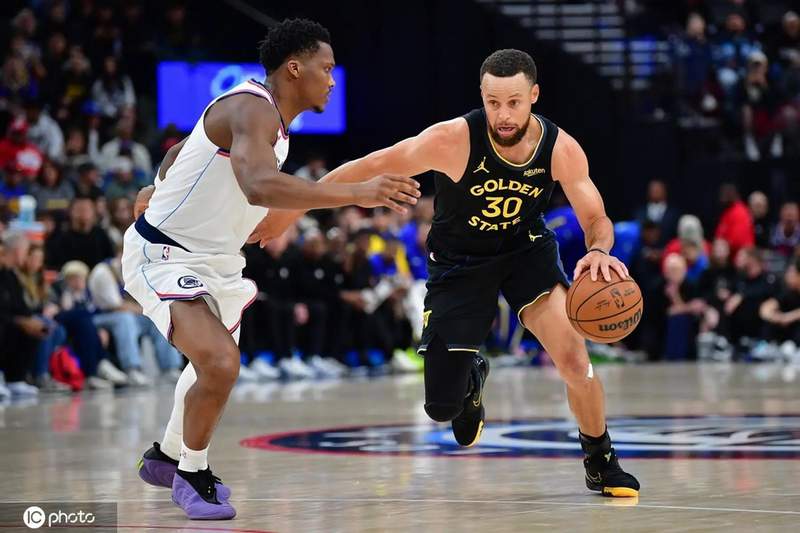  库里里程碑夜吞苦果：三分雨战术体系深度解析 体育新闻