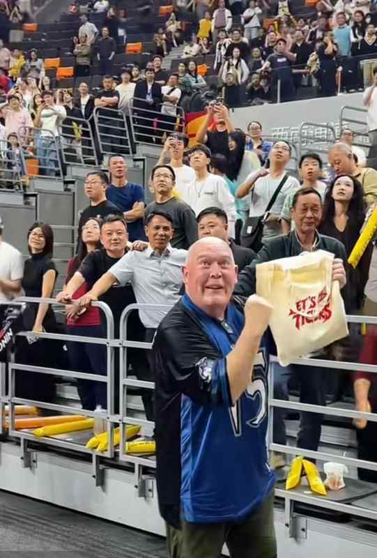  【深度复盘】朱芳雨的“组合拳”：从NBA传奇球迷到名宿出山，广东宏远的温情与野心 体育新闻