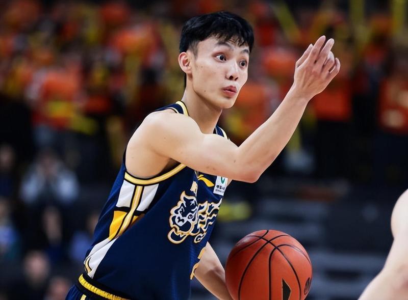  【深度复盘】朱芳雨的“组合拳”：从NBA传奇球迷到名宿出山，广东宏远的温情与野心 体育新闻