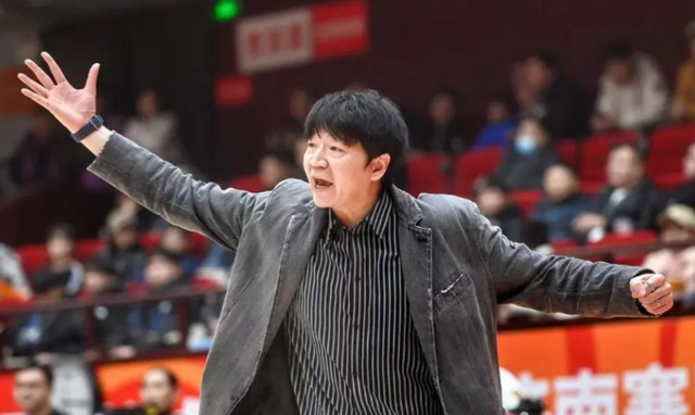  CBA帅位沉浮录：邱彪困局与北控抉择背后的深层逻辑 体育新闻